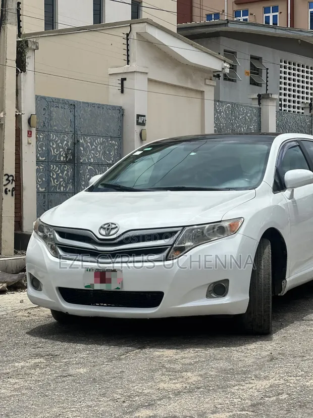 Toyota Venza 2012 White - 1