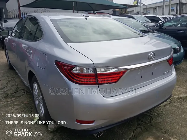 Lexus ES 2015 Silver - 1