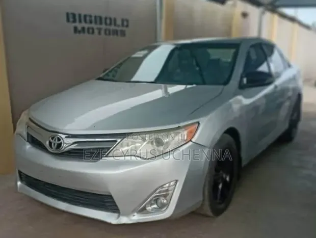 Toyota Camry 2013 Silver - 1