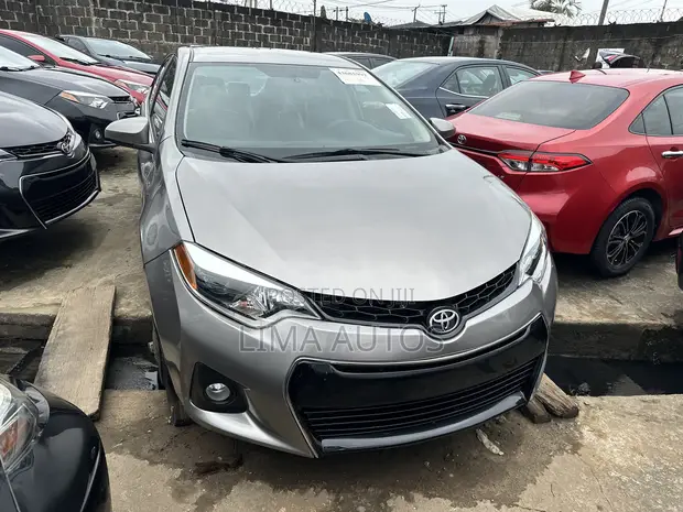 Toyota Corolla 2015 Gray - 1