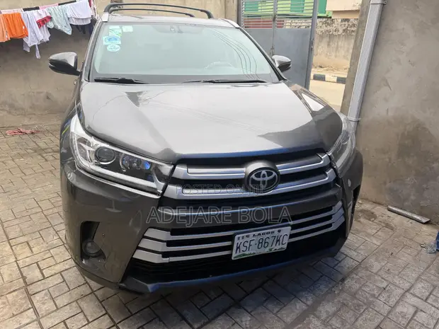 Toyota Highlander 2018 Launin Fari - 1