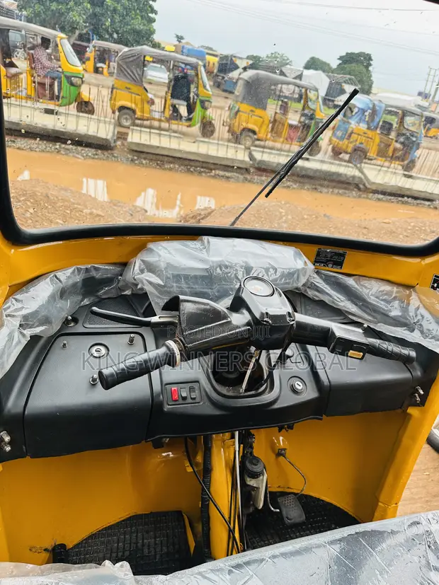 TVS King Deluxe Plus iTouch Start 2026 Yellow - 1