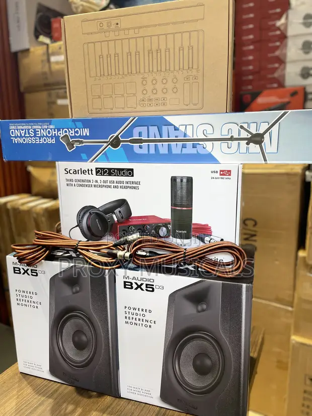 Focusrite Scarlett 2i2 Studio Bundle with M-Audio BX5 Monitors - 1
