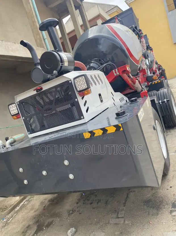 Brand New Concrete Mixer 4 Cubic Meter - 1