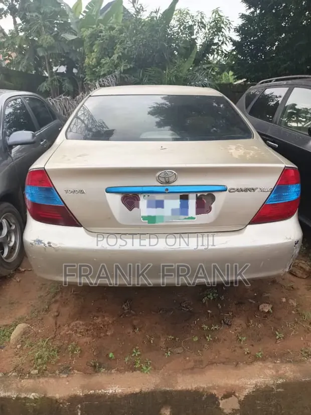 Toyota Camry 2004 Gold - 1