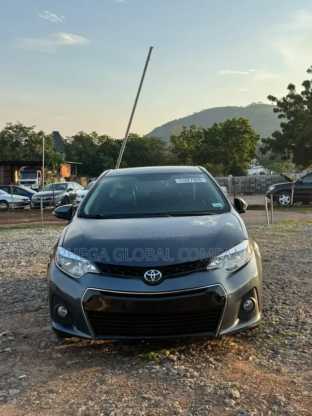 2016 Toyota Corolla S Premium Sedan - Foreign Used - 1