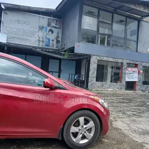 Babban Wurin Kasuwanci don Hayarwa - 1,200sqm
