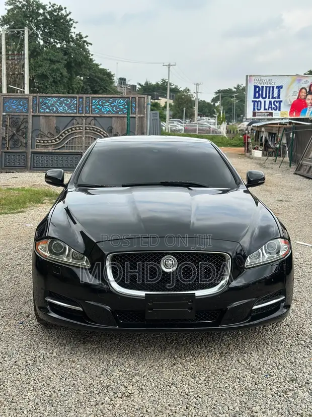 Jaguar XJ 2012 Black - 1