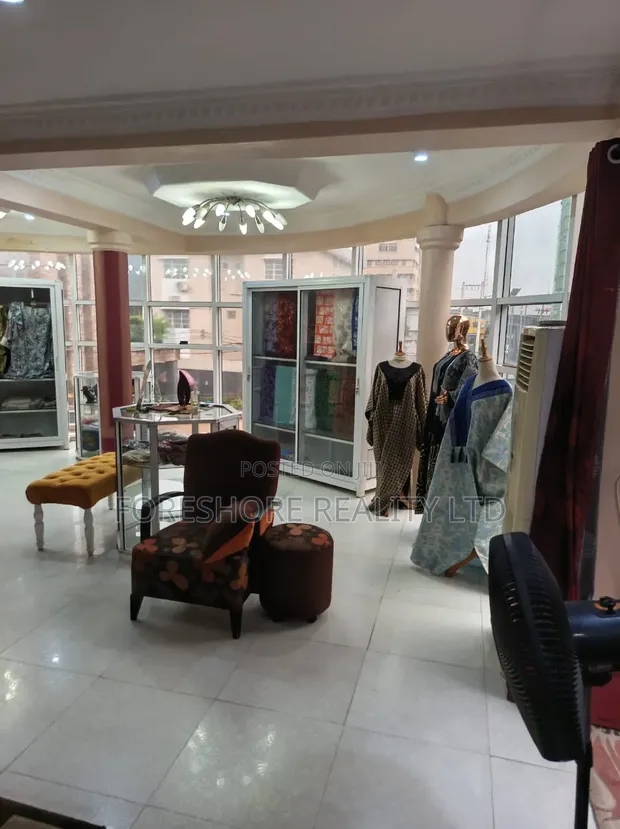 100sqm Wurin Aiki don Hayarwa a Titin Allen, Ikeja - 1