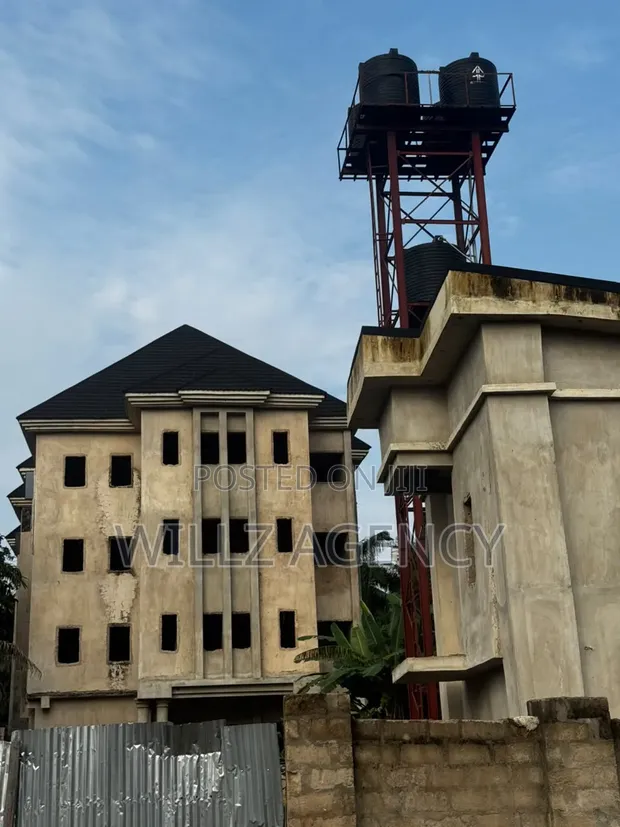 Ginin Hotel Mai Haushi 3 da Kashi 90% a Nnewi Don Siyarwa - 1