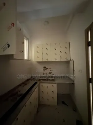 Gidan haya mai dakuna 3 da kayan daki a Osapa London