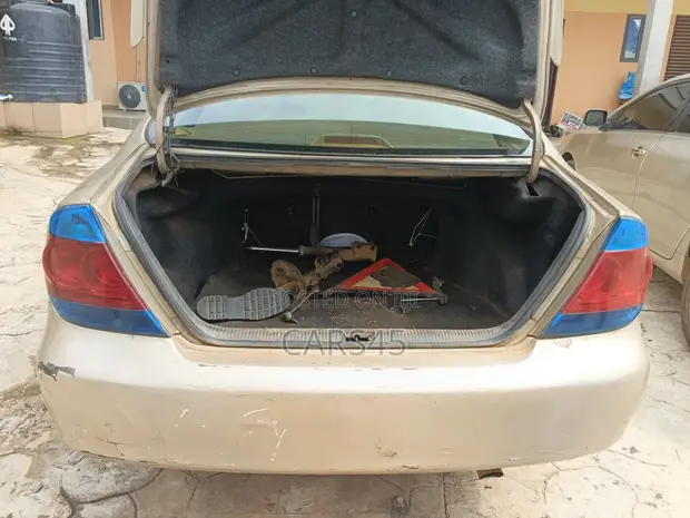 Toyota Camry 2006 Gold - 1