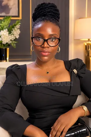 Sales Girl - TSStitches, Ogba