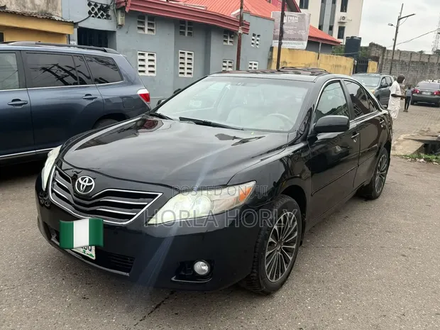Toyota Camry XLE 2010 Black - 1