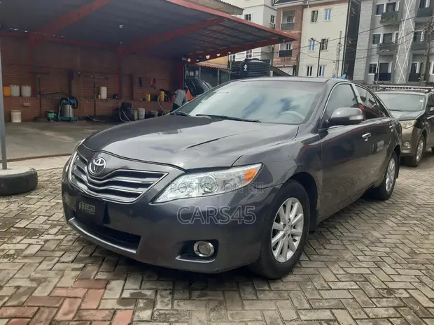 Toyota Camry 2010 Gray - 1