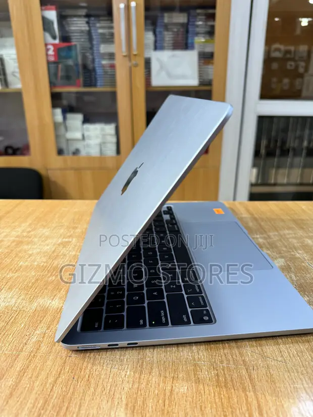 Apple MacBook Air 2025 M4 16GB RAM 256GB SSD - 1