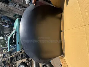 Bonnet na Toyota Camry 2015
