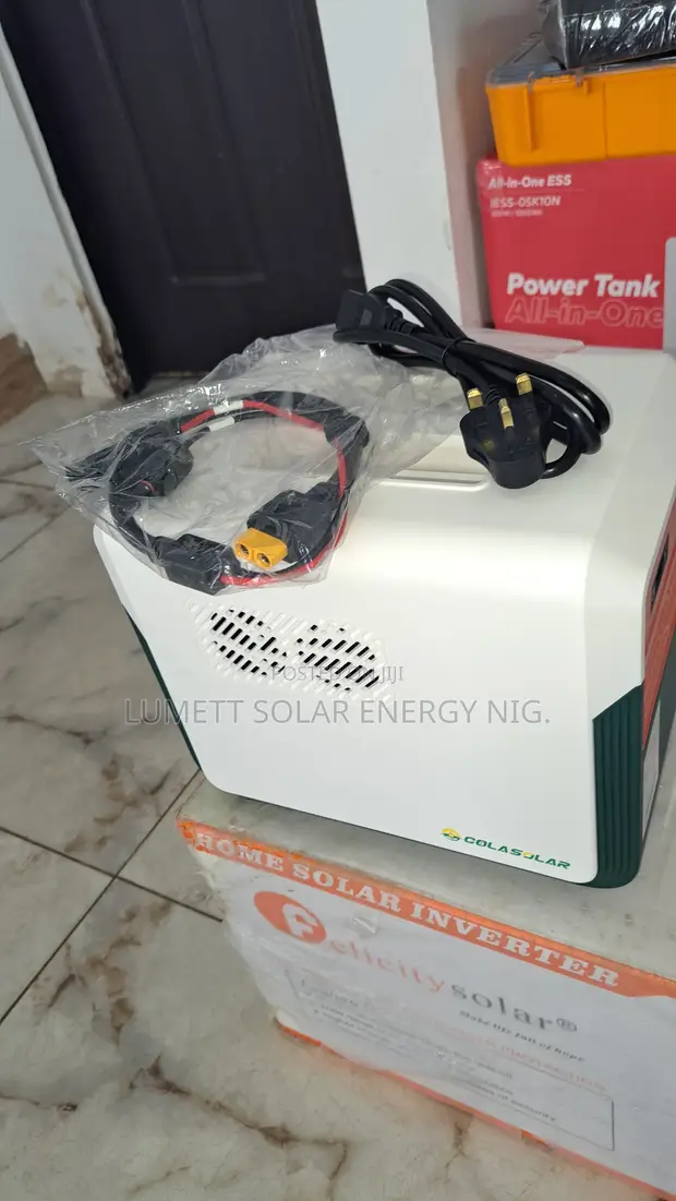 Cola 1000 Pro 1KWH 300W Portable Solar Power Station - 1