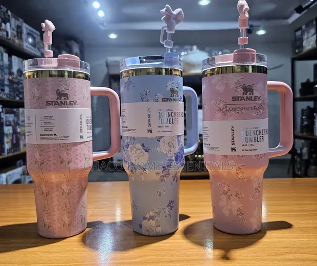 Stanley x LoveShackFancy Quencher Tumbler 40oz Mai Akwati - 1