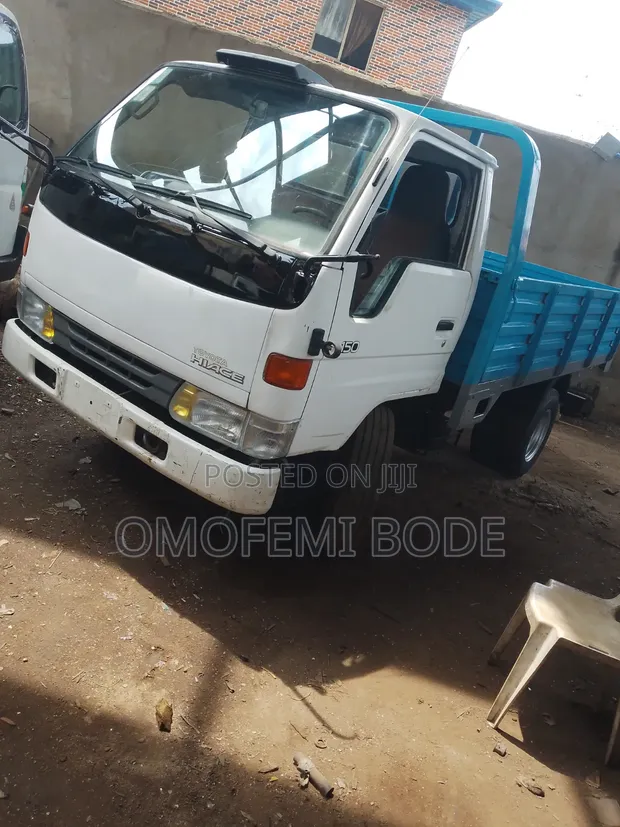 Toyota Dyna 150 (1999) - 6 Tyres, Petrol, Big Bucket - 1