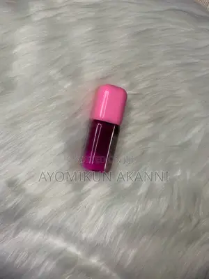 Two Tone Kiss Lip Gloss by Kiss Beauty