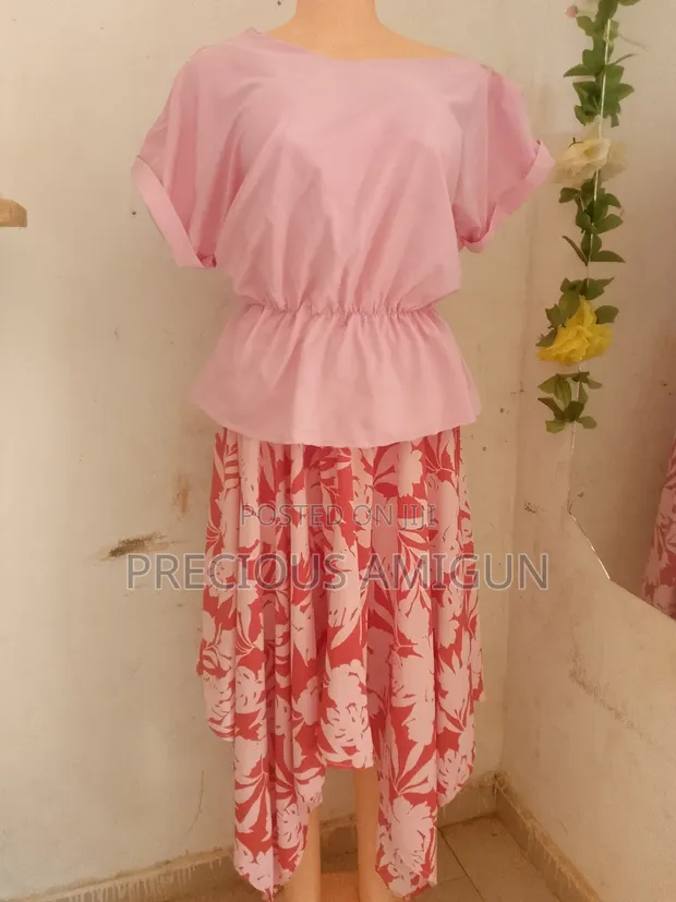 One-Sided Off-Shoulder Blouse with Handkerchief Skirt (Large) - 1