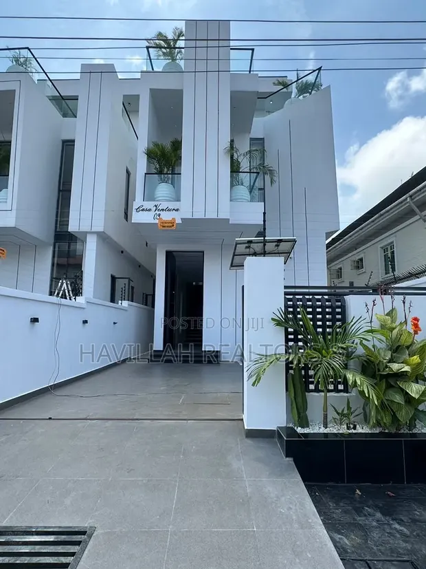 5-Bedroom Duplex in Ikota for Sale - 1