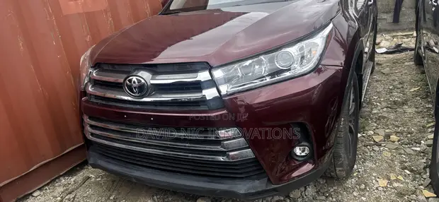 Toyota Highlander 2017 XLE Burgundy - 1
