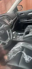 Toyota Highlander 2017 XLE Burgundy - 2