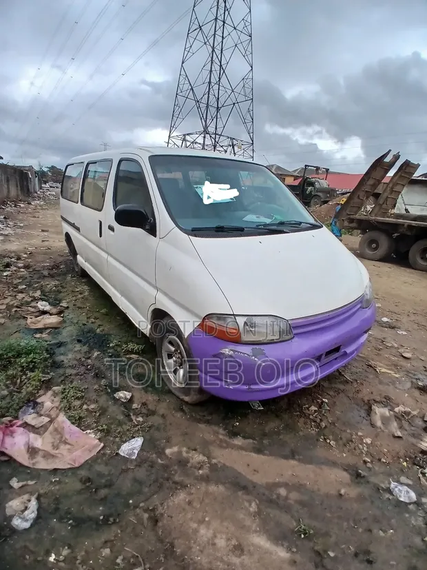 Toyota HiAce 2002 White - 1