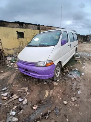 Toyota HiAce 2002 Fari