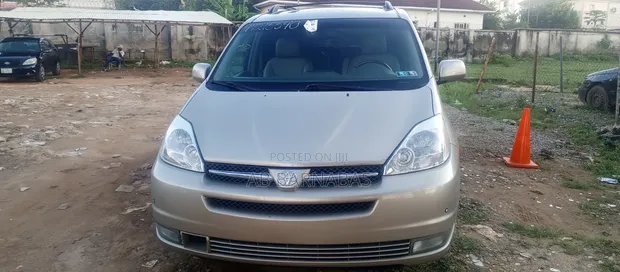 Toyota Sienna 2005 Gold - 1
