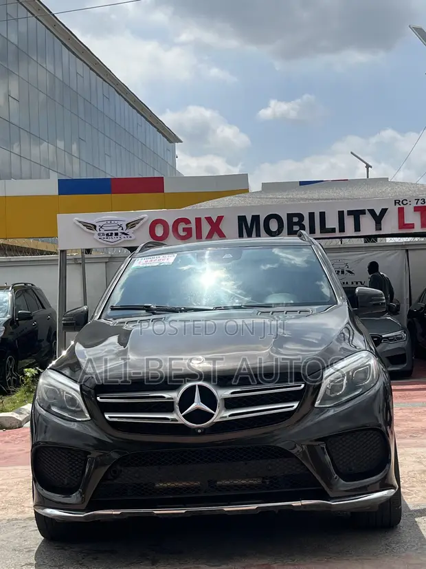 Mercedes-Benz GLE-Class 2015 Brown - 1