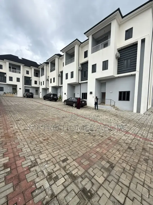 Gidan Kwana Mai Dakuna 2 da Aka Zuba Kayan Saka a Guzape, Abuja - 1