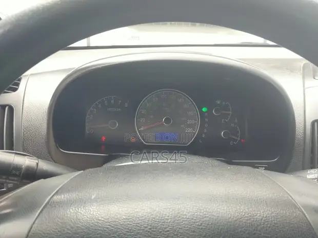 Hyundai Elantra 2009 Silver - 1