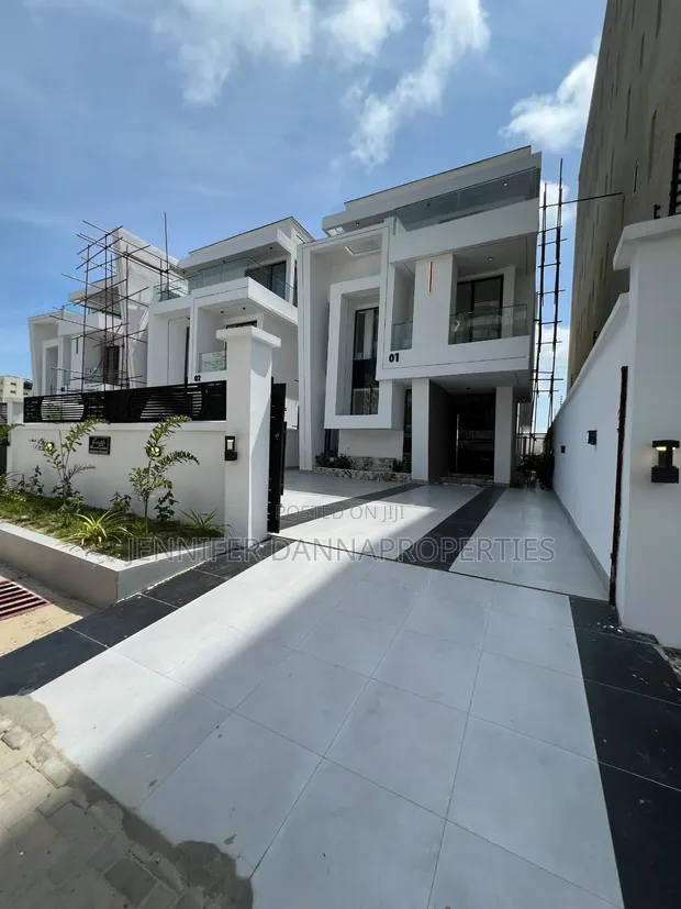 5-Bedroom Duplex with Pool & Cinema in Lekki Phase 1 - 1