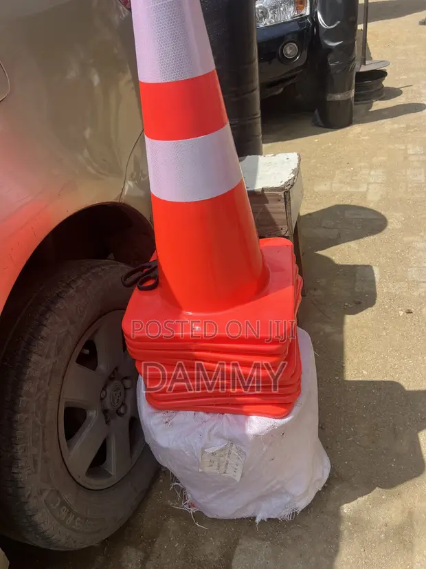 3M Reflective Traffic Safety Cones - 1