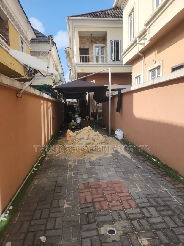 4 Bedroom Duplex don haya a Chevron - 1