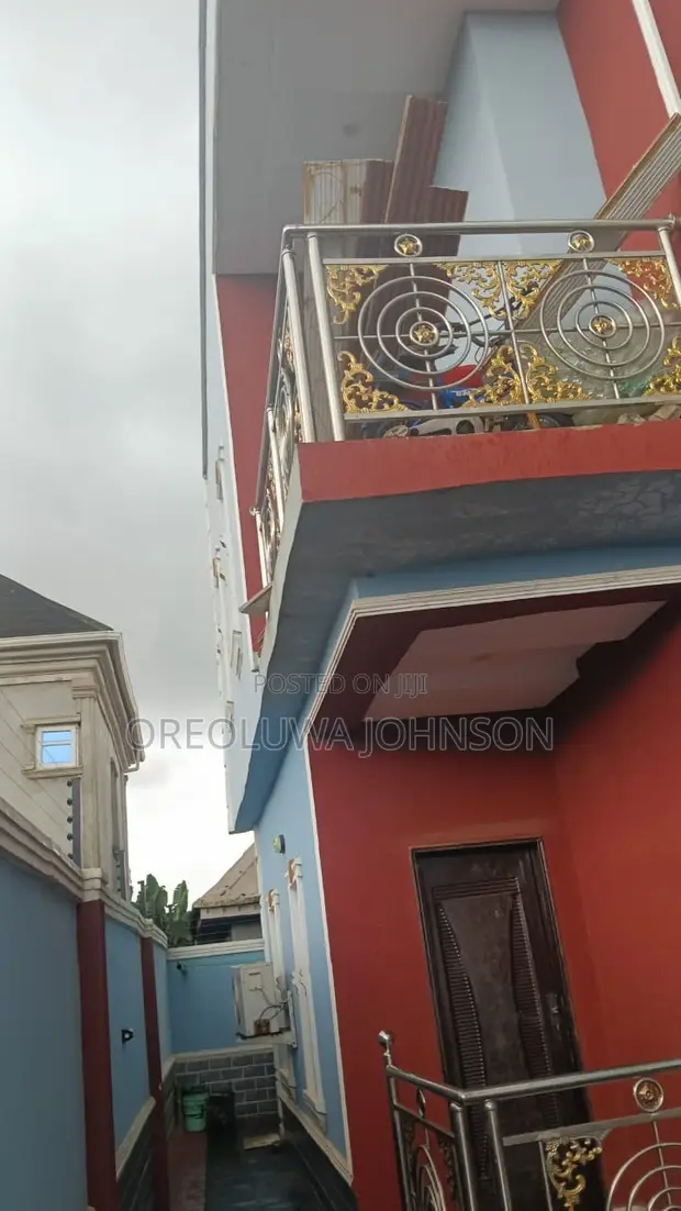 4-Bedroom Block of Flats with Mini Flat & Shop in Obafemi-Owode - 1