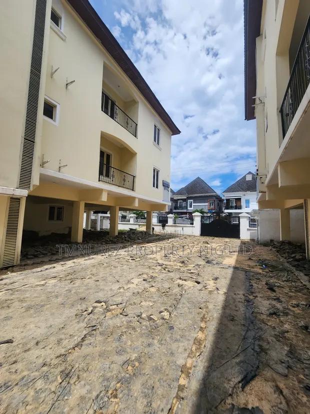3 Bedroom Apartment for Rent in Chevron - 1