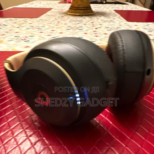 Beats Studio3 Wireless Noise Cancelling Headphones - Gray Gold - 1