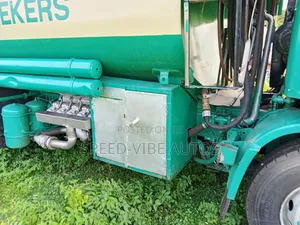 DAF 16 Bolt Tank Truck - Green