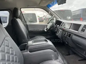 Toyota HiAce 2014 Fari Babban Rufi
