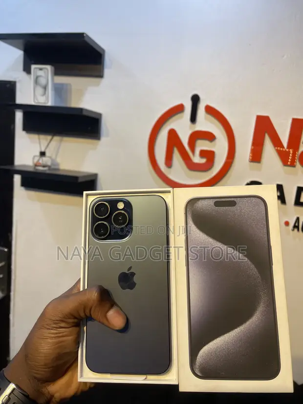 Apple iPhone 15 Pro Max 256GB Black (eSIM) - 1