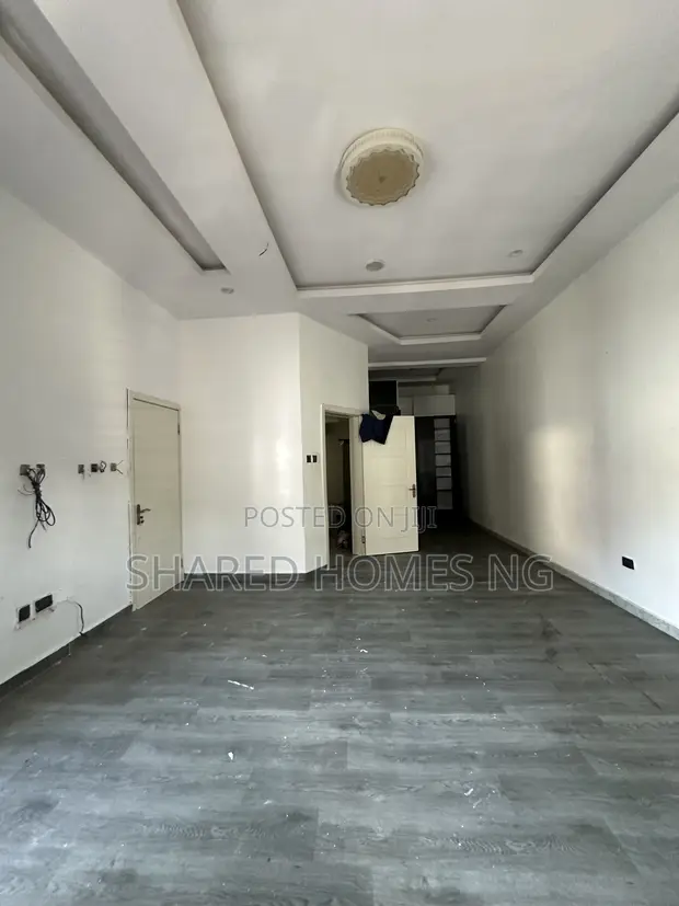 1 Bedroom Master Ensuite Shared Apartment in Jedmoon, Lekki Phase 2 - 1