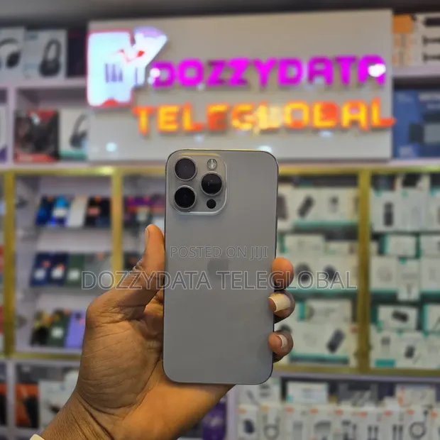 Apple iPhone 16 Pro Max 256GB Silver - 1