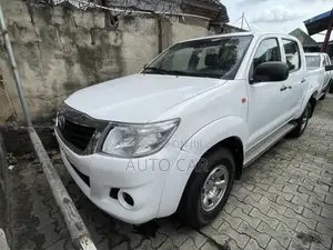 2012 Toyota Hilux Double Cab Pickup