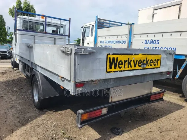 Mercedes-Benz 711D 2007 White 14ft Truck - 1