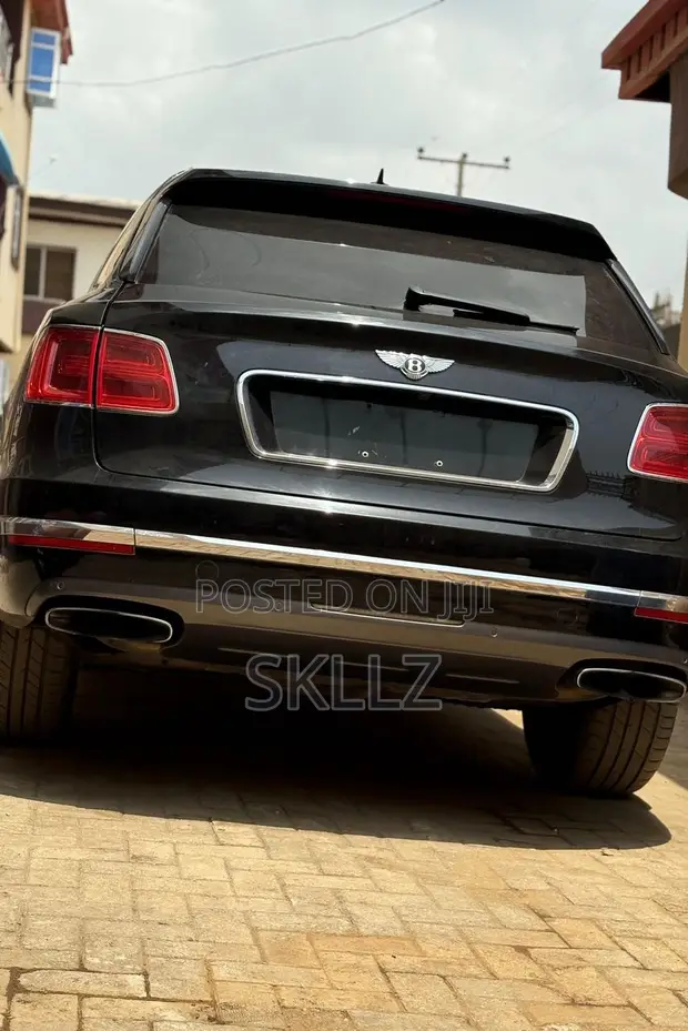 2017 Bentley Bentayga Black - 1