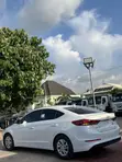 Hyundai Elantra 2017 White - 3